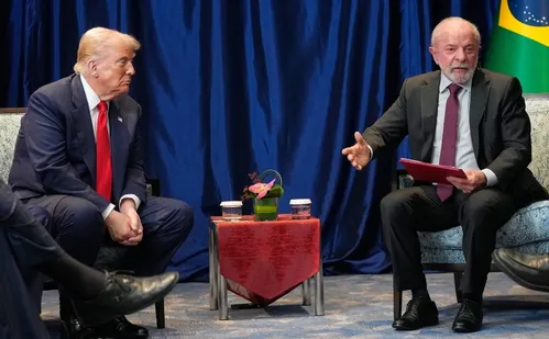 
          Imagem ilustrativa da imagem Aliados de Bolsonaro focam elogio de Trump e base de Lula exaltam soberania
          