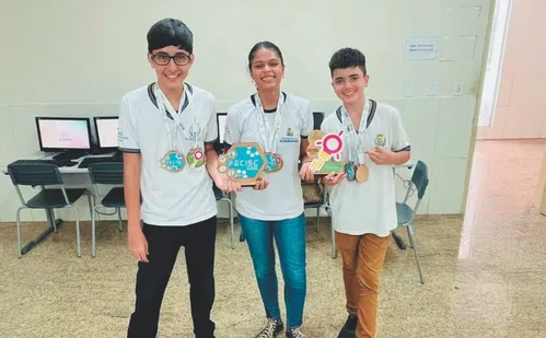 
          Imagem ilustrativa da imagem Alunos de Guarapari criam óculos que “detectam” sono
          