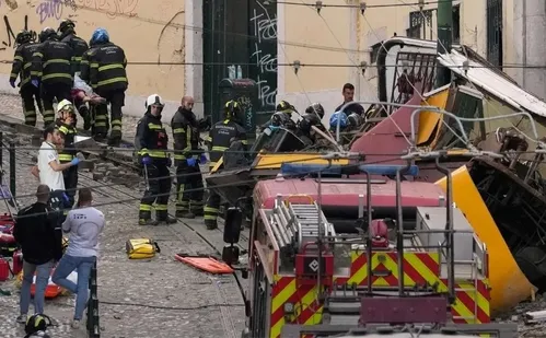 
          Imagem ilustrativa da imagem Ao menos dois brasileiros estão entre feridos em acidente com bondinho em Lisboa
          