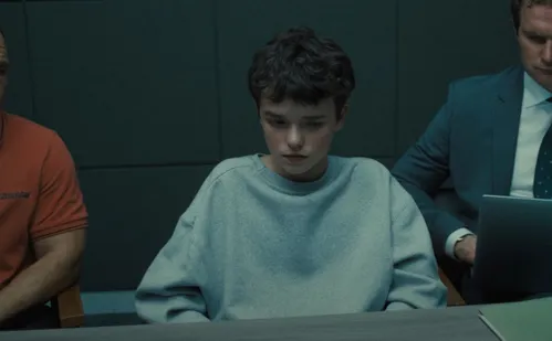 
          Imagem ilustrativa da imagem Aos 15 anos, ator de "Adolescência" é o mais jovem a vencer o Emmy
          