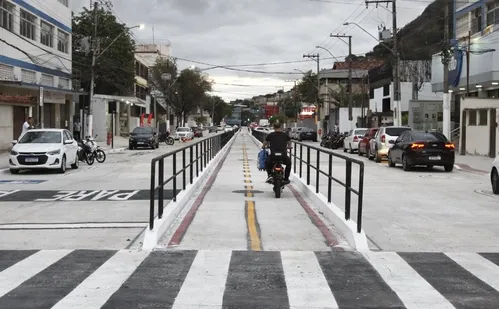 
          Imagem ilustrativa da imagem Após investimento de R$ 8 milhões, avenida é liberada com nova ciclovia em Vitória
          