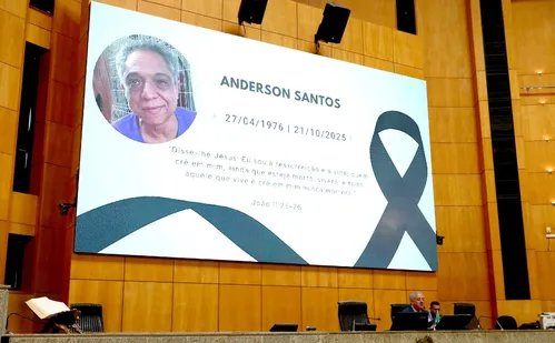 
          Imagem ilustrativa da imagem Após morte de irmão do presidente da ALES, deputados prestam homenagem
          