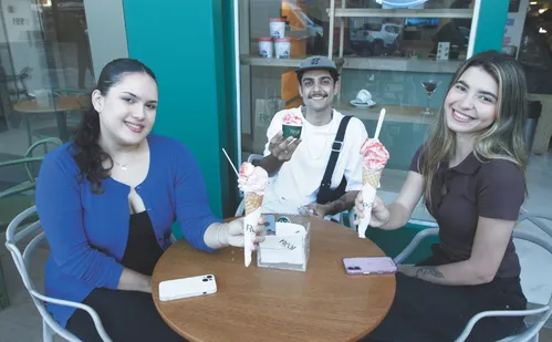 
          Imagem ilustrativa da imagem Após o sucesso do morango do amor, conheça a "Uva do Amor" e o "Brownie do amor"
          