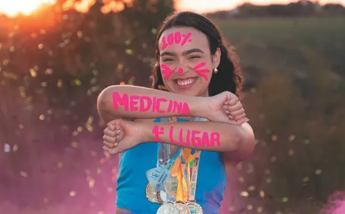 
          Imagem ilustrativa da imagem Após sofrer AVC, aluna passa em primeiro lugar em Medicina
          