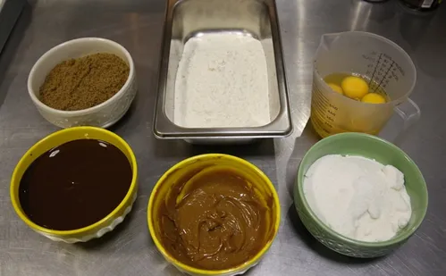 
          Imagem ilustrativa da imagem Aprenda a fazer um Brownie de chocolate com apenas cinco ingredientes
          