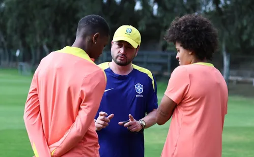 
          Imagem ilustrativa da imagem Arthur Elias mostra ansiedade por 1º título com a seleção feminina
          