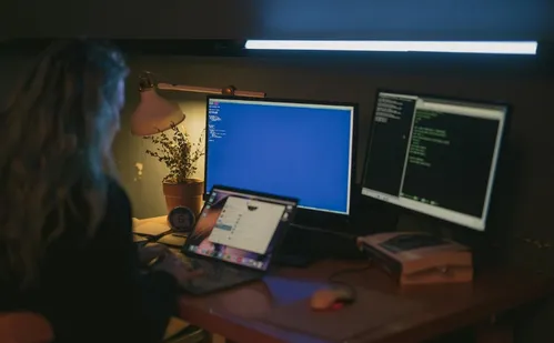 
          Imagem ilustrativa da imagem Saiba quais são as 10 profissões com maior salário para recém-formados
          