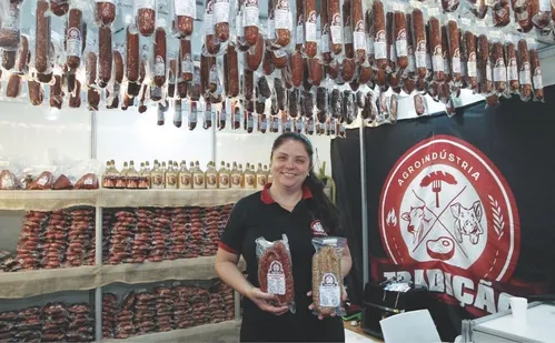 
          Imagem ilustrativa da imagem Até linguiça de tilápia em feira na Praça do Papa
          