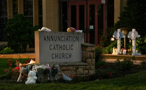 
          Imagem ilustrativa da imagem Atiradora de igreja em Minneapolis era fã de assassinos famosos
          