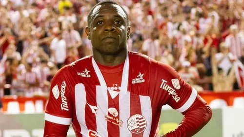 
          Imagem ilustrativa da imagem Atleta do Náutico é vitima de ataques racistas durante jogo contra o Brusque
          