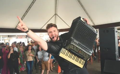 
          Imagem ilustrativa da imagem Pagode, rap, música eletrônica e sertanejo: confira as atrações culturais no ES
          