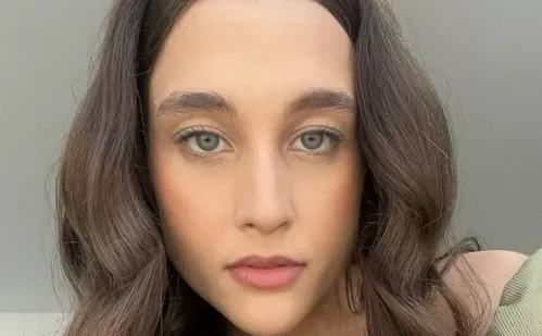 
          Imagem ilustrativa da imagem Atriz Bia Lomelino morre aos 25 anos
          