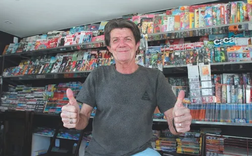 
          Imagem ilustrativa da imagem Banca do Alemão: 60 anos de parceria com o jornal A Tribuna
          