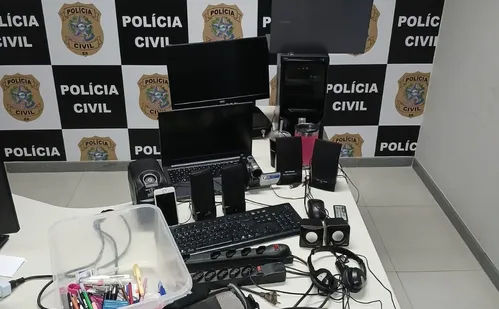 
          Imagem ilustrativa da imagem Bandidos invadem Pestalozzi em Santa Teresa e quebram até ônibus
          