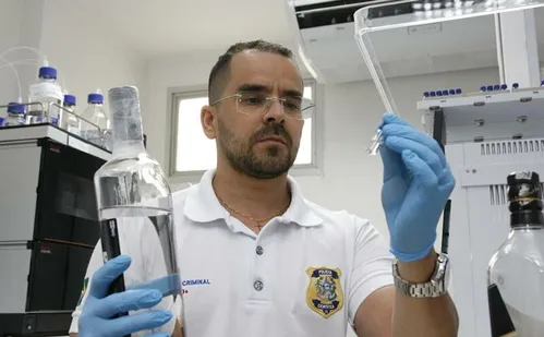 
          Imagem ilustrativa da imagem Bares do ES tranquilizam clientes em meio a casos de contaminação de metanol
          