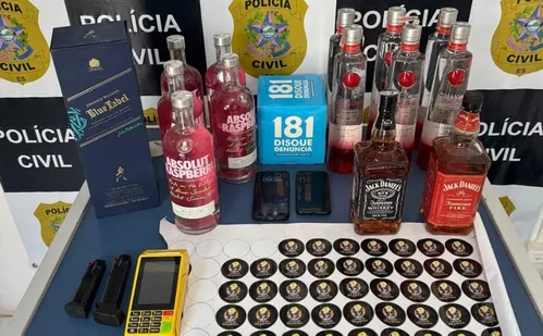 
          Imagem ilustrativa da imagem Bebidas supostamente adulteradas eram vendidas pelas redes sociais no ES
          