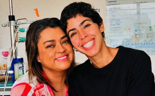 
          Imagem ilustrativa da imagem Bela Gil se ofereceu para ser barriga de aluguel de Preta Gil
          