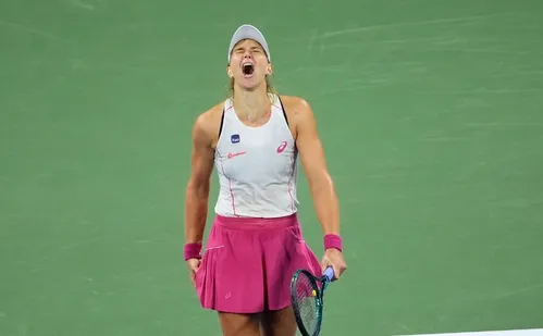 
          Imagem ilustrativa da imagem Bia Haddad é dominada por Anisimova e cai nas oitavas do US Open
          