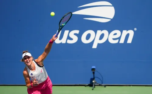 
          Imagem ilustrativa da imagem Bia Haddad triunfa sobre suíça e avança à terceira rodada do US Open
          