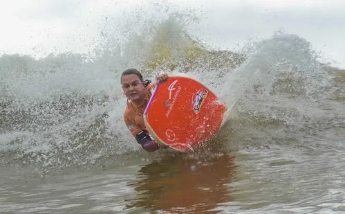 
          Imagem ilustrativa da imagem Bodyboarding: Neymara sobe ao pódio antes de etapa final
          