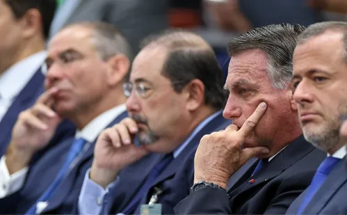 
          Imagem ilustrativa da imagem Bolsonaro é diagnosticado com anemia por falta de ferro; veja sintomas e causas
          