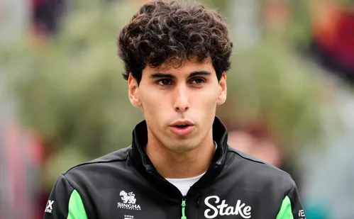 
          Imagem ilustrativa da imagem Bortoleto fala sobre acidente em Interlagos na sprint: 'Tive sorte de sair inteiro'
          