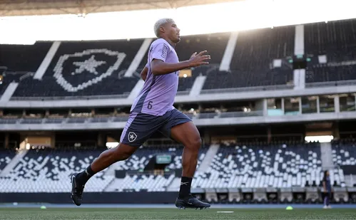 
          Imagem ilustrativa da imagem Botafogo busca virada de chave contra o São Paulo
          