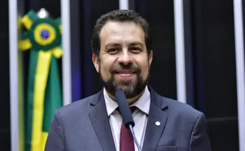 
          Imagem ilustrativa da imagem Boulos anuncia que discutirá regulamentação com trabalhadores de apps no Planalto
          