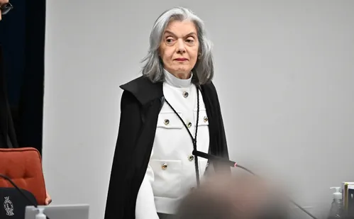 
          Imagem ilustrativa da imagem Brasil que dói, indiretas a Fux, Bolsonaro líder: leia frases de Cármen Lúcia
          