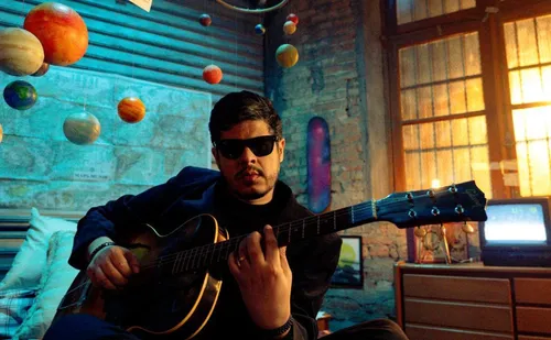 
          Imagem ilustrativa da imagem Bruno Caliman transforma o Teatro Sesi em palco de poesia e música nesta quarta
          