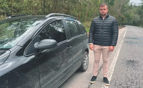 
          Imagem ilustrativa da imagem Buracos e falta de sinalização na BR-262 afastam turistas
          