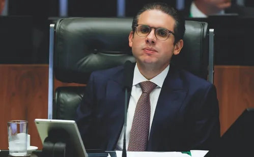 
          Imagem ilustrativa da imagem Câmara Federal vai acelerar reforma no serviço público
          