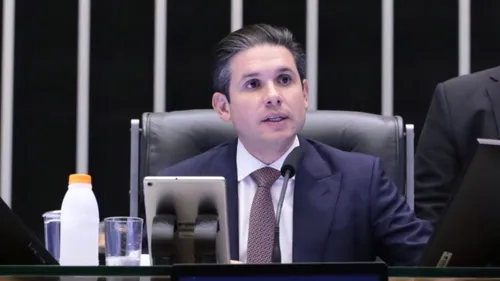 
          Imagem ilustrativa da imagem Câmara aprova urgência de projeto que trata de anistia a atos golpistas
          