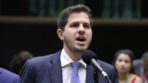 
          Imagem ilustrativa da imagem Câmara aprova urgência de projeto que trata de anistia a atos golpistas
          