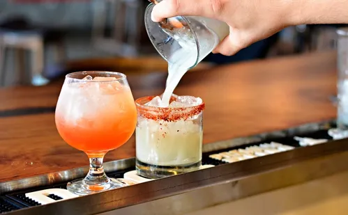 
          Imagem ilustrativa da imagem Câmara aprova urgência para crime hediondo de falsificação de bebidas
          