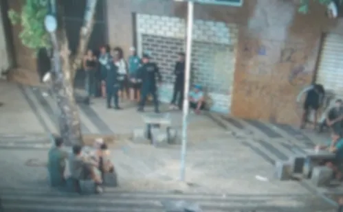 
          Imagem ilustrativa da imagem Câmeras ajudam guardas a prender pichadores em Vitória
          