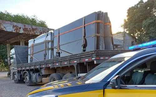 
          Imagem ilustrativa da imagem Caminhão é flagrado com 12 toneladas de excesso de peso na BR-101, em Mimoso do Sul
          