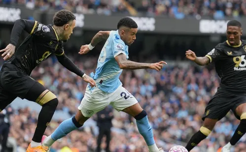 
          Imagem ilustrativa da imagem Capixaba renova contrato com City até 2031 a pedido de Guardiola
          