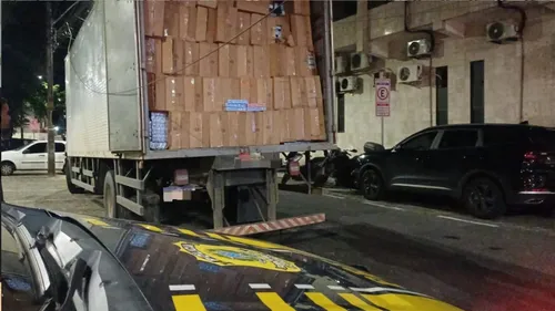 
          Imagem ilustrativa da imagem Carga de cigarro paraguaio avaliada em R$ 1,8 milhão é apreendida pela PRF
          