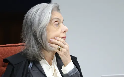 
          Imagem ilustrativa da imagem Cármen Lúcia rebate advogado de Ramagem e defende urnas eletrônicas
          