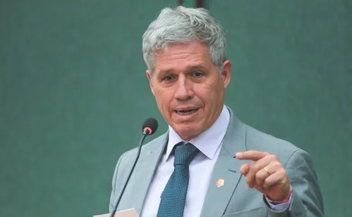 
          Imagem ilustrativa da imagem Carne e café são os próximos a sair do tarifaço, diz ministro
          