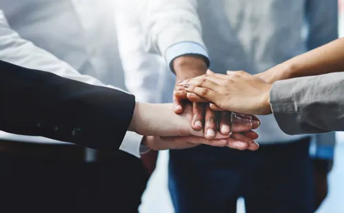 
          Imagem ilustrativa da imagem Carreira: conheça as histórias de quem saiu do estágio para o comando da empresa
          