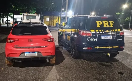 
          Imagem ilustrativa da imagem Carro furtado no RJ é recuperado após perseguição na BR-101 no ES; suspeito fugiu
          