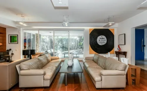 
          Imagem ilustrativa da imagem Casa de Gal Costa segue à venda em São Paulo, agora com desconto
          