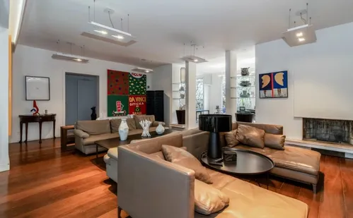 
          Imagem ilustrativa da imagem Casa de Gal Costa segue à venda em São Paulo, agora com desconto
          