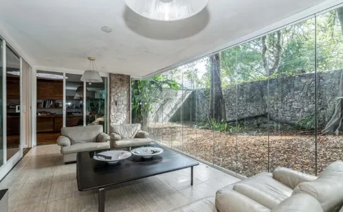 
          Imagem ilustrativa da imagem Casa de Gal Costa segue à venda em São Paulo, agora com desconto
          