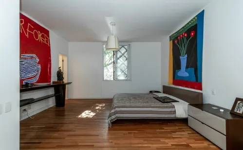 
          Imagem ilustrativa da imagem Casa de Gal Costa segue à venda em São Paulo, agora com desconto
          