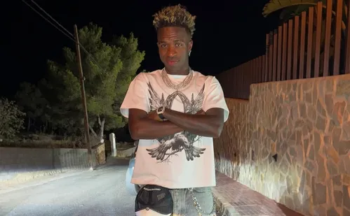 
          Imagem ilustrativa da imagem Casa de Vini Jr. pega fogo após falha elétrica em sauna na Espanha
          