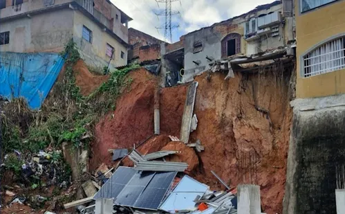 
          Imagem ilustrativa da imagem Casa desaba e outras três são interditadas em Cariacica
          