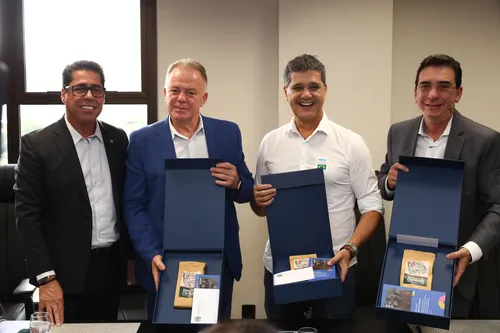 
          Imagem ilustrativa da imagem Casagrande e Ferraço fazem visita à Assembleia Legislativa após obras
          